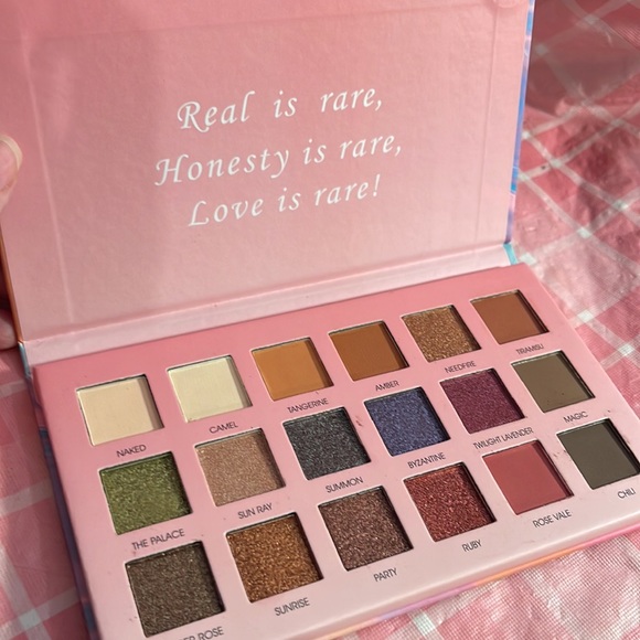 🎈SALE🎈🎀#31.MAKEUP BUNDLE🎀 - Picture 3 of 12